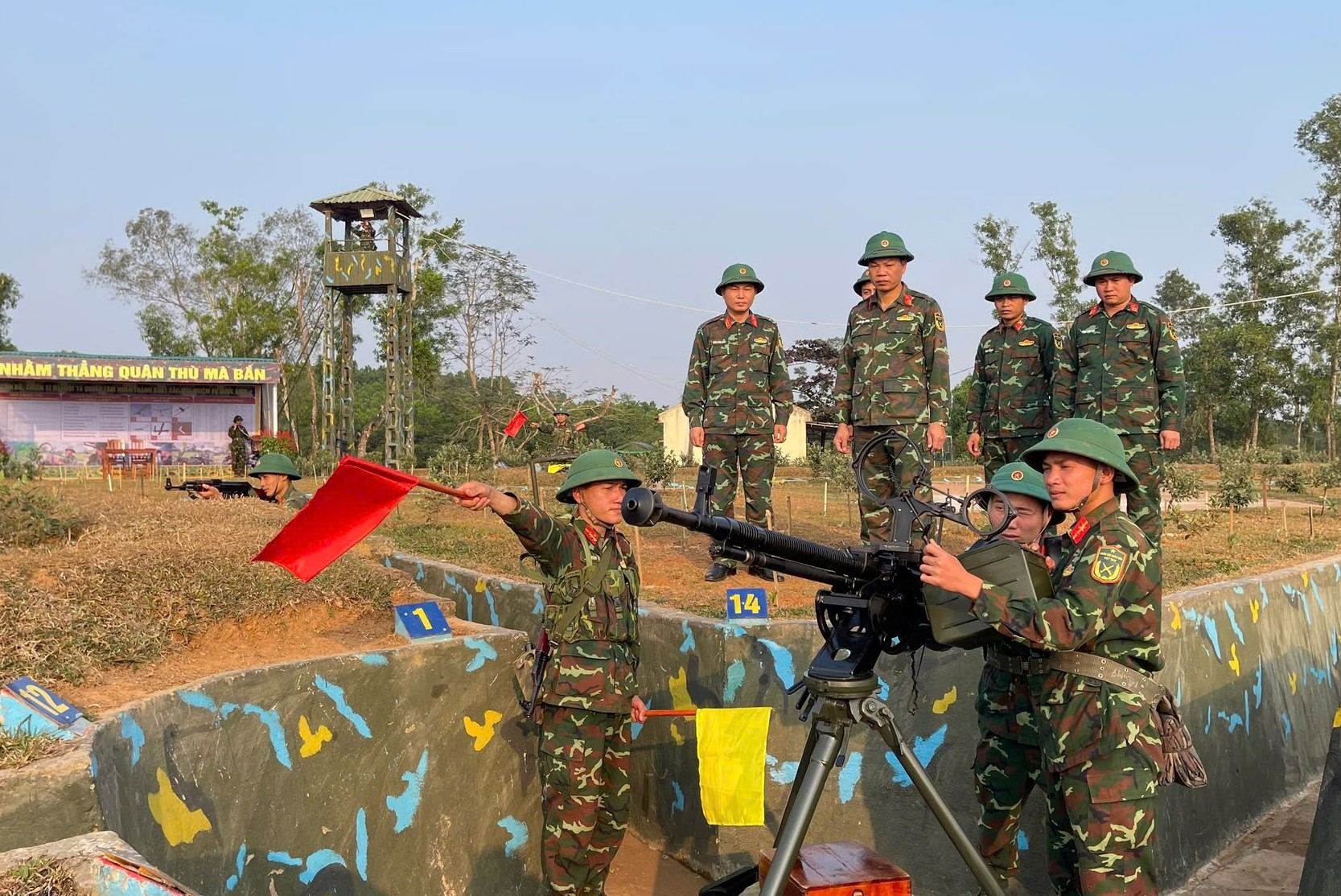 Yêu quê hương thêm vững chắc tay súng